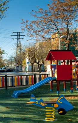 Geosanix diseña proyectos a medida para grupos de riesgo específicos como niños, personas enfermas o mujeres embarazadas. Foto de parque infantil